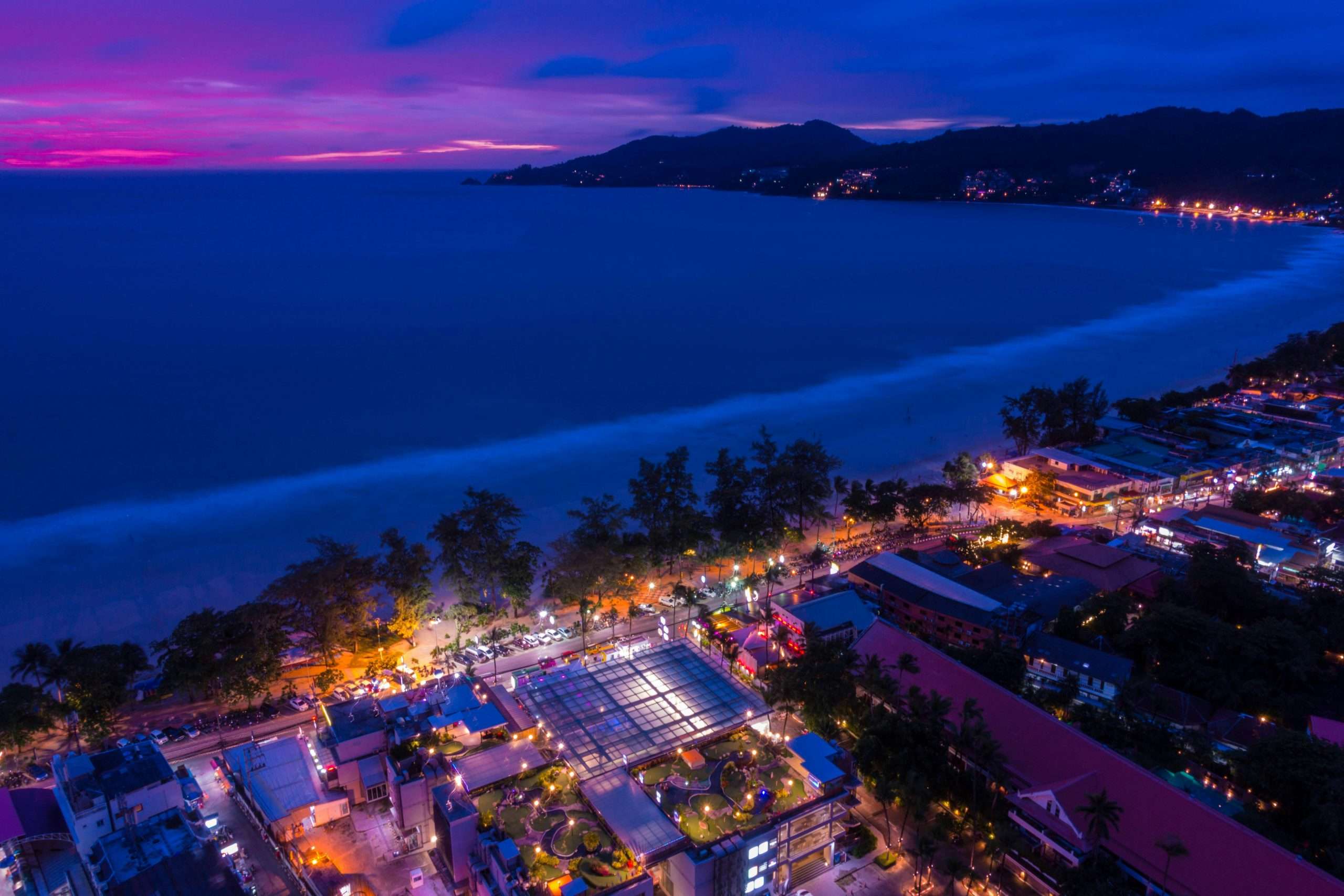 Życie nocne Phuket - Bangla Road, kluby, bary