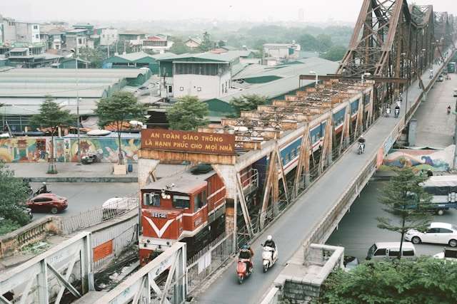 train vietnam