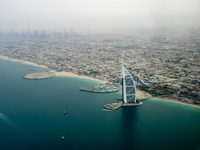 Panorama Dubaju z Burj Khalifa i centrum miasta